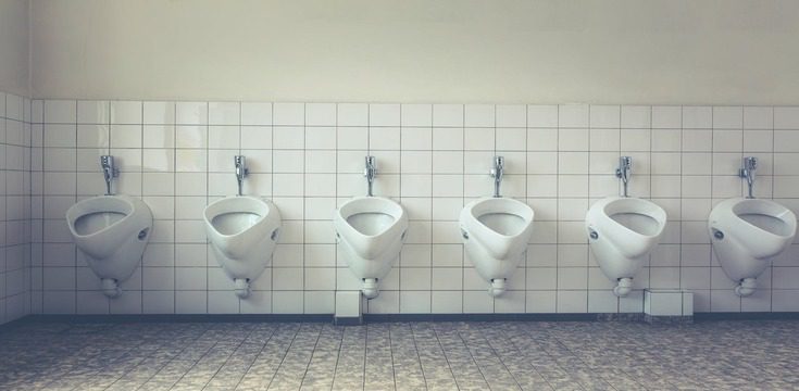 Comment déboucher un WC bouché ? 5 astuces